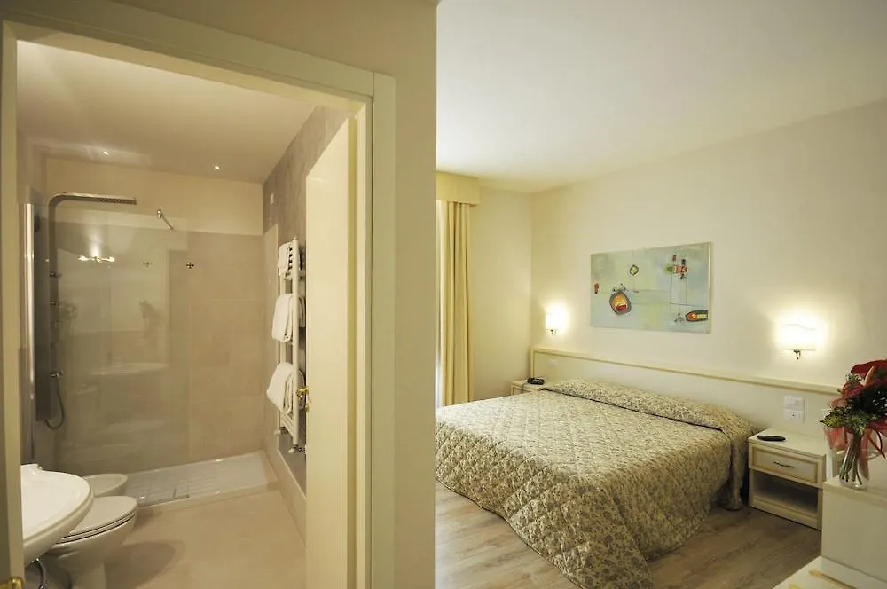 Hotel Azzi Florence 3*,