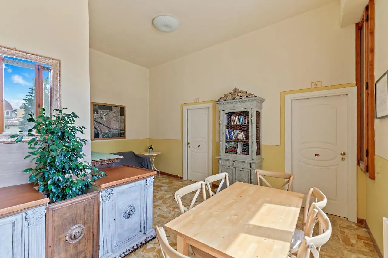 Hotel Azzi Florenz 3*,