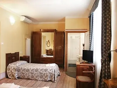 Hotel Azzi Florenz 3*,