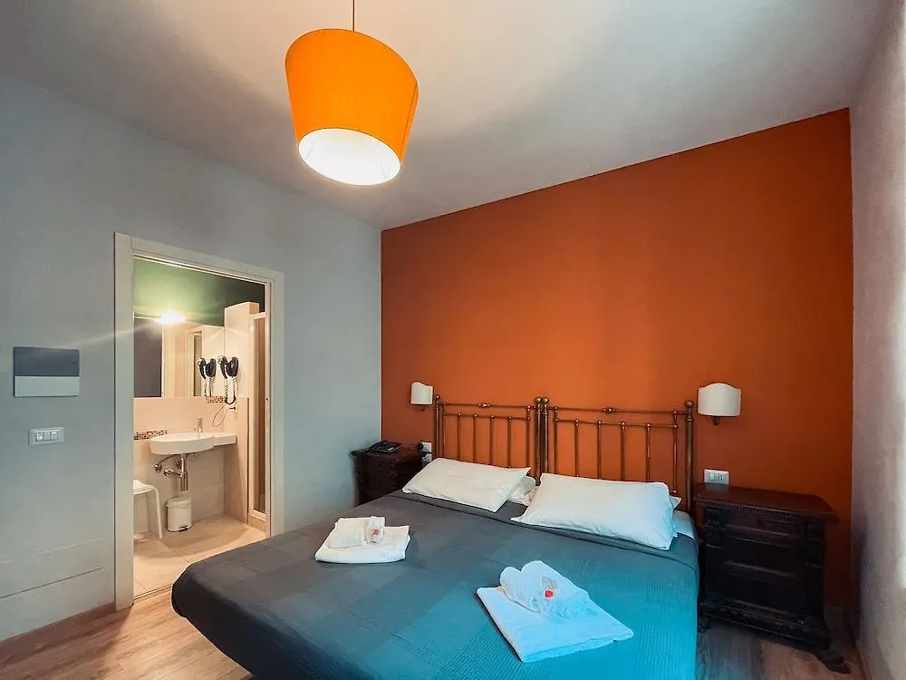 Hotel Azzi Florence 3*,