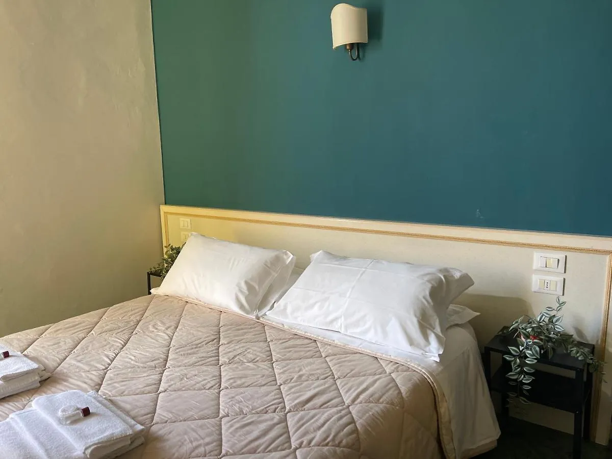 Hotel Azzi Florence 3*,  Italy