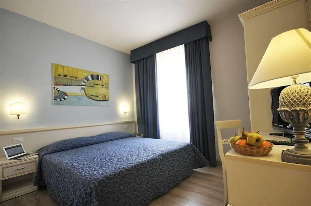 Hotel Azzi Florence 3*,
